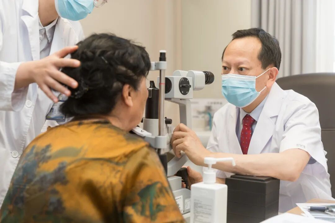 眼科蓝海来了！老视手术专家李文生的技术突围之路”